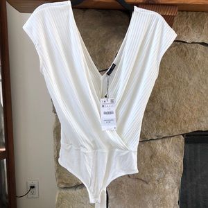White v-neck BRAND NEW Zara bodysuit, M